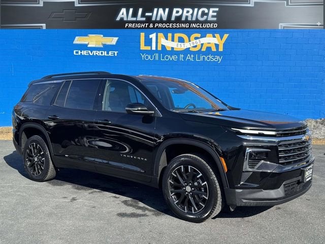 2026 Chevrolet Traverse LT in Mosaic Black Metallic — front three-quarter view